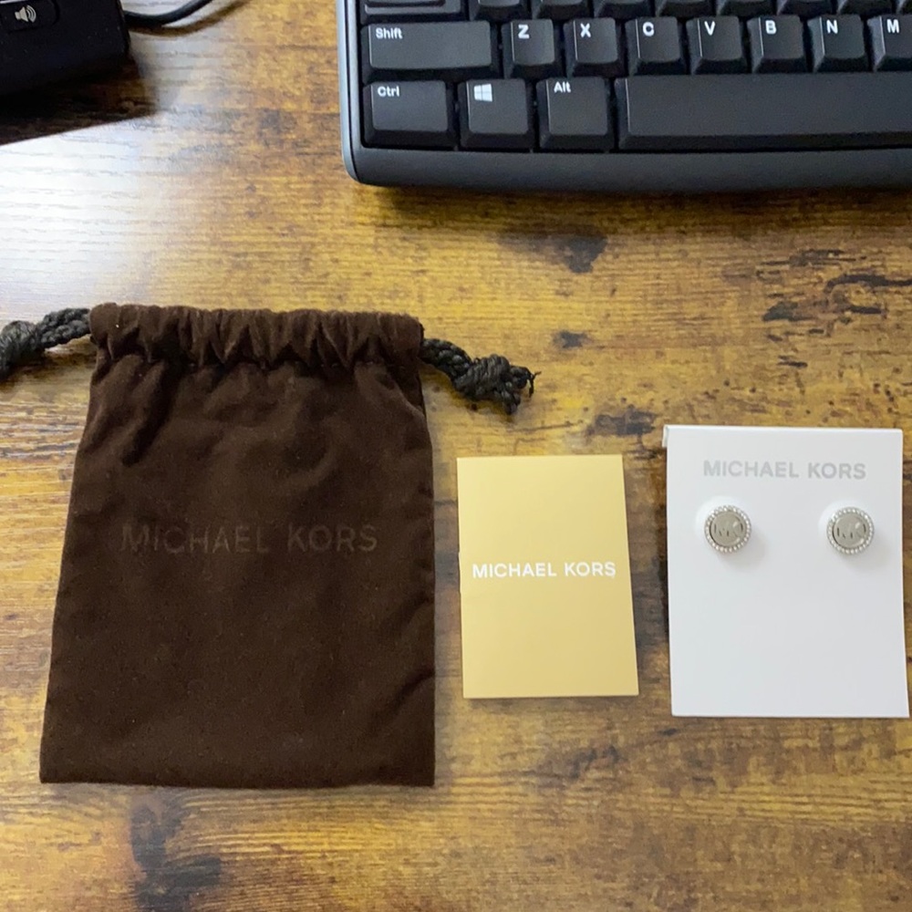 NWT MICHAEL KORS Pave earrings w/ dust bag silver